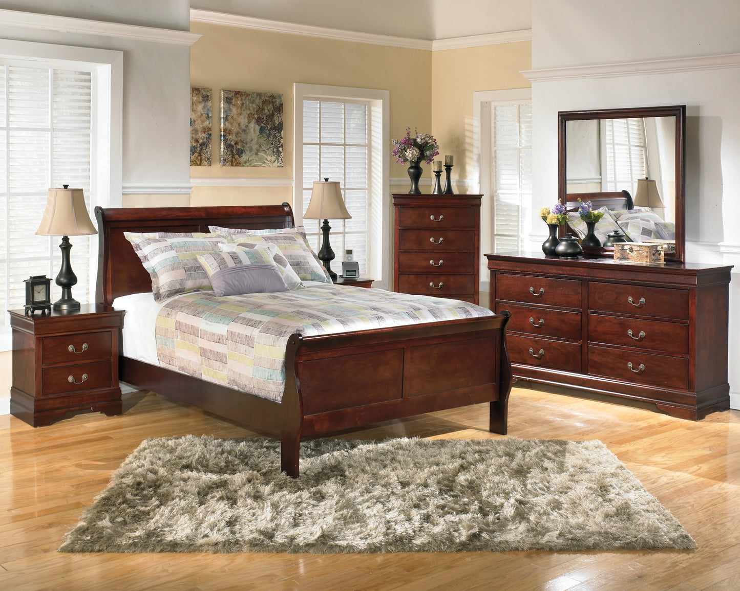 Alisdair Full Sleigh Bed with Dresser