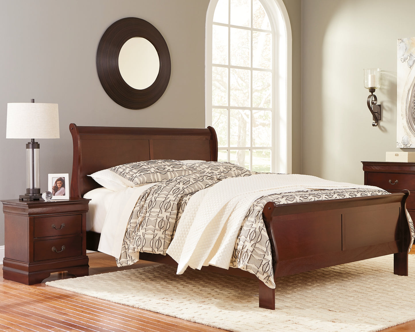 Alisdair Queen Sleigh Bed with 2 Nightstands