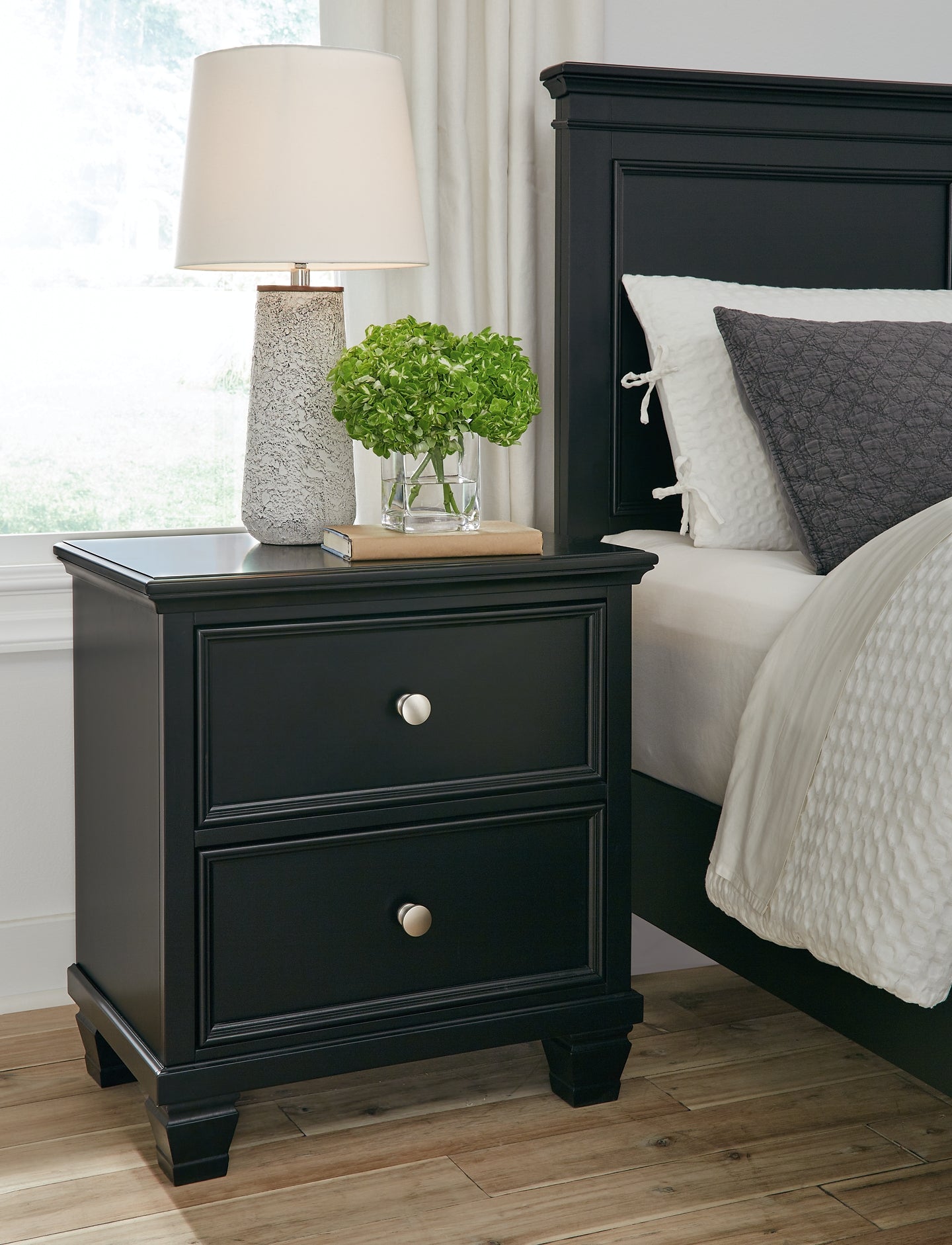 Lanolee Queen Panel Bed with Mirrored Dresser and 2 Nightstands